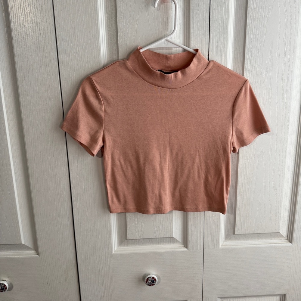Forever 21 pink short sleeve mock‎ high neck cropped tee size medium
